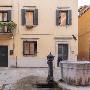 https://accademia-apartments-rr.hotelslidodijesolo.com